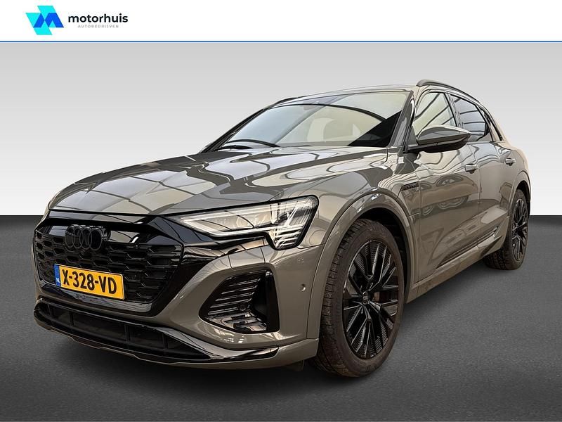 Grijs Occasion 2024 Audi Q8 e-tron Comfort SUV | € 57.890 (Goede deal) - Afbeelding 1/4