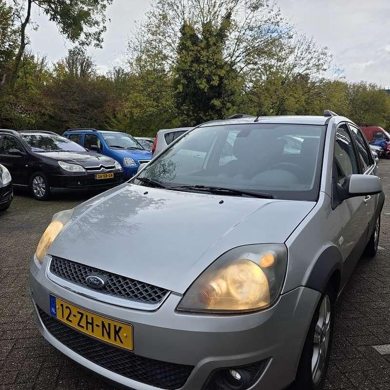 Grijs Gebruikt 2008 Ford Fiesta Hatchback | € 895 (Goede deal) - Afbeelding 1/4