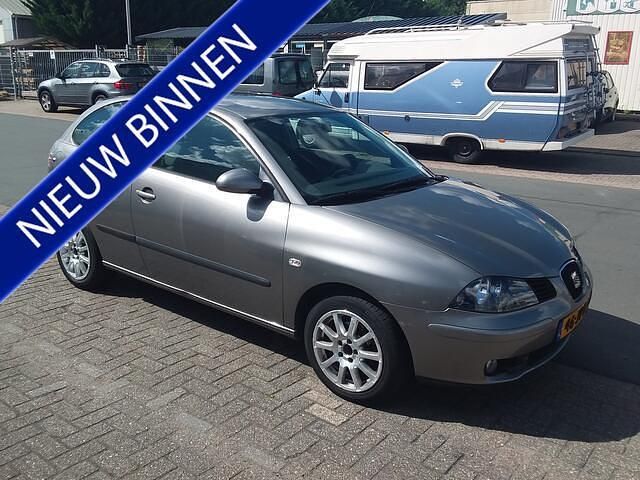 Grijs Gebruikt 2002 Seat Ibiza Hatchback | € 1.850 (Iets duurder) - Afbeelding 1/4