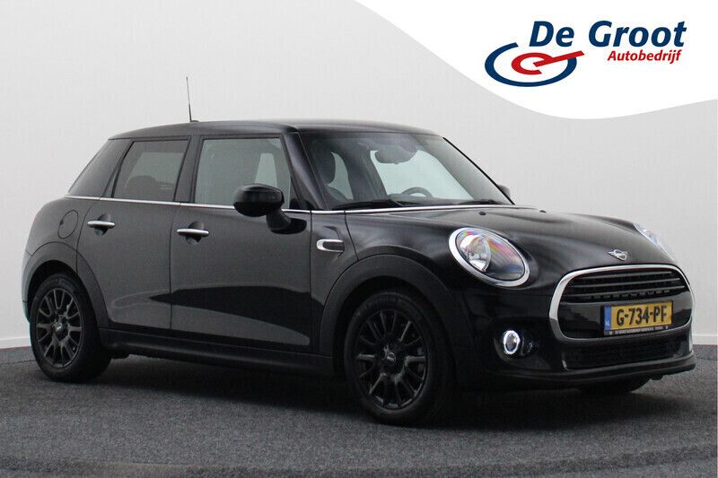 Zwart Gebruikt 2019 Mini Cooper Business Hatchback | € 13.950 (Goede deal) - Afbeelding 1/4