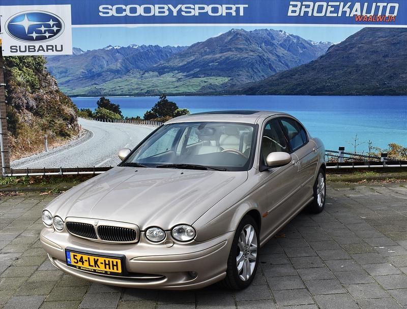 Beige, metallic lak Gebruikt 2003 Jaguar X-type Executive Sedan | € 4.950 (Eerlijke prijs) - Afbeelding 1/4