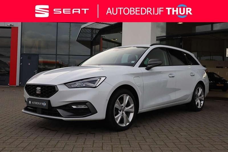 Wit, metallic lak Occasion 2021 Seat Leon FR Stationwagen | € 21.950 (Eerlijke prijs) - Afbeelding 1/4