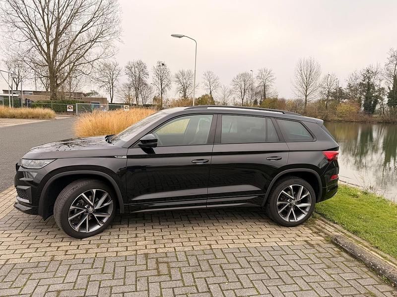 Zwart (metallic) Gebruikt 2023 Skoda Kodiaq Business Line SUV | € 37.500 (Goede deal) - Afbeelding 1/4