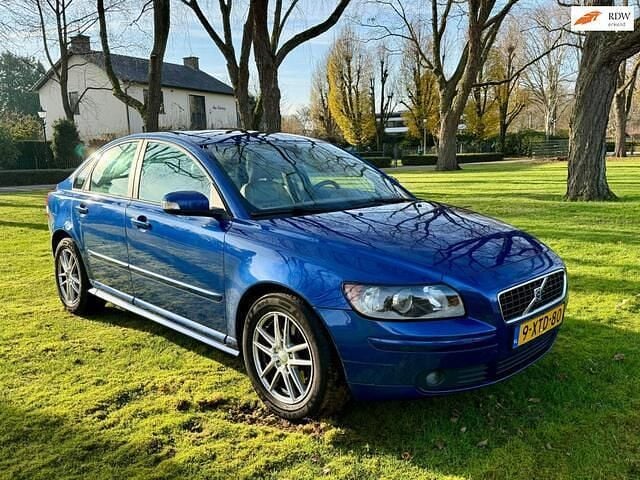 Blauw (metallic) Gebruikt 2007 Volvo S40 Summum Sedan | € 4.950 (Super prijs) - Afbeelding 1/4