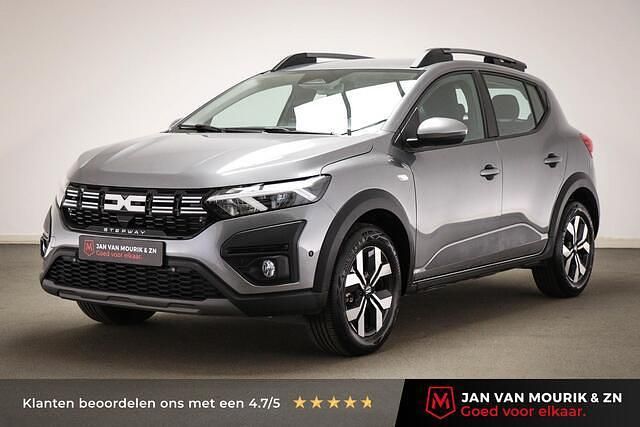 Grijs Occasion 2025 Dacia Sandero Comfort Hatchback | € 21.700 (Iets duurder) - Afbeelding 1/4