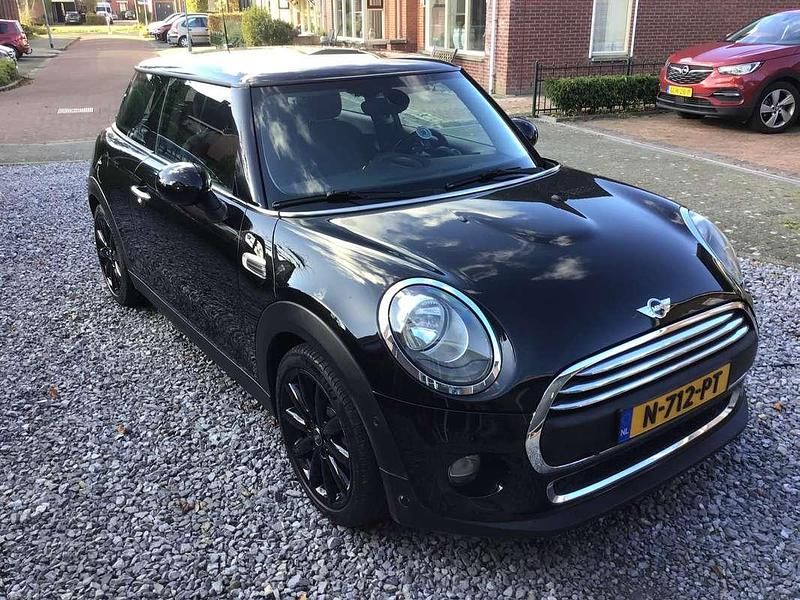 Zwart Gebruikt 2015 Mini ONE Hatchback | € 7.250 (Eerlijke prijs) - Afbeelding 1/4