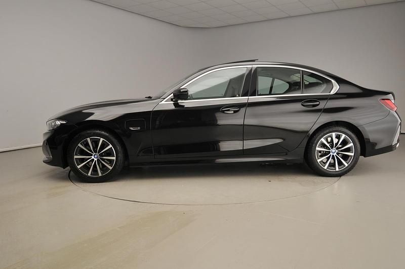Occasion BMW 330e Sport Line 292 PK (214 kW) 2023 Zwart Sedan