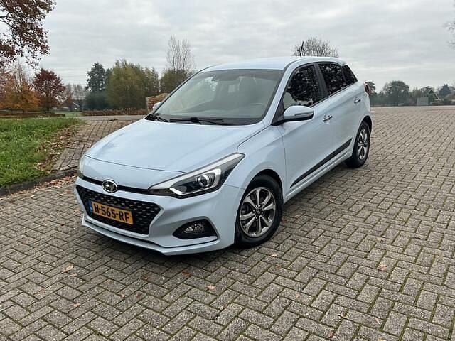 Blauw Occasion 2020 Hyundai i20 Premium Hatchback | € 14.950 (Eerlijke prijs) - Afbeelding 1/4
