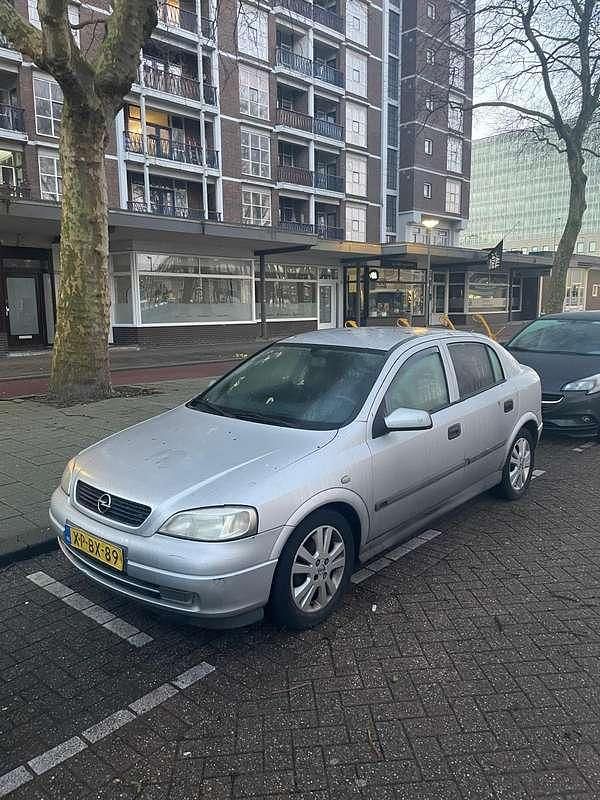 Occasion Opel Astra Sport 101 PK (74 kW) 1999 Zilver Hatchback