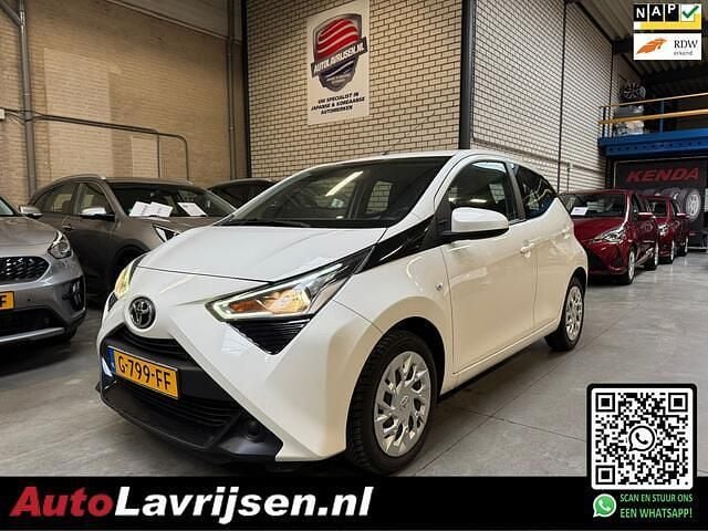 Wit Occasion 2019 Toyota Aygo X-play Hatchback | € 13.950 (Eerlijke prijs) - Afbeelding 1/4