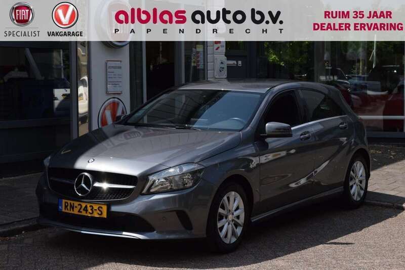 Grijs Gebruikt 2016 Mercedes A180 Hatchback | € 15.950 (Eerlijke prijs) - Afbeelding 1/4