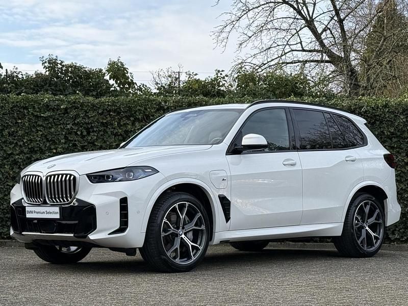 Wit Occasion 2025 BMW X5 M Sport SUV | € 89.895 (Eerlijke prijs) - Afbeelding 1/3