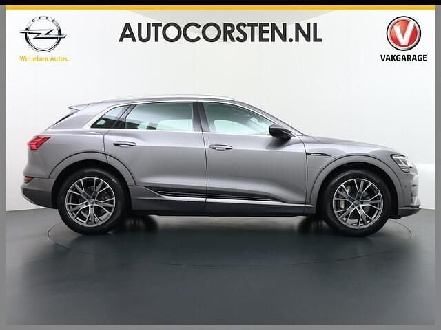 Grijs Gebruikt 2019 Audi e-tron Design SUV | € 22.235 (Goede deal) - Afbeelding 1/4