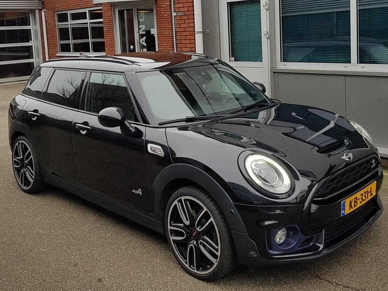 Zwart Gebruikt 2016 Mini Cooper Clubman Stationwagen | € 17.900 (Iets duurder) - Afbeelding 1/4