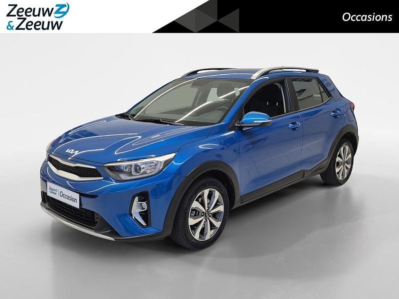 Sporty blue metallic (spb) Occasion 2023 Kia Stonic SUV | € 18.950 (Goede deal) - Afbeelding 1/4