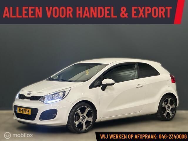 Wit Gebruikt 2012 Kia Rio Hatchback | € 2.295 (Eerlijke prijs) - Afbeelding 1/4