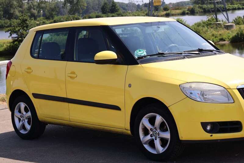 Geel Gebruikt 2008 Skoda Fabia Ambiente Hatchback | € 1.750 (Eerlijke prijs) - Afbeelding 1/4