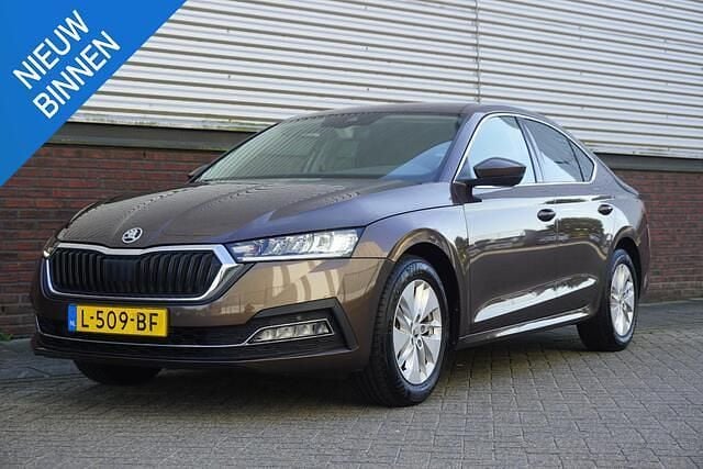Bruin Gebruikt 2021 Skoda Octavia Business Line Hatchback | € 13.950 (Eerlijke prijs) - Afbeelding 1/4