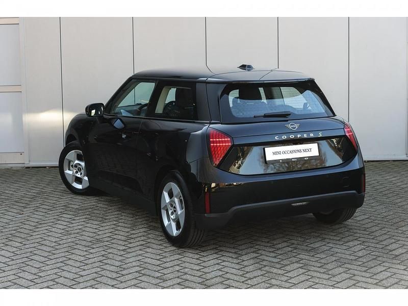 Nieuw Mini Cooper SE Essential 22 kW (30 PK) 2025 Zwart Hatchback
