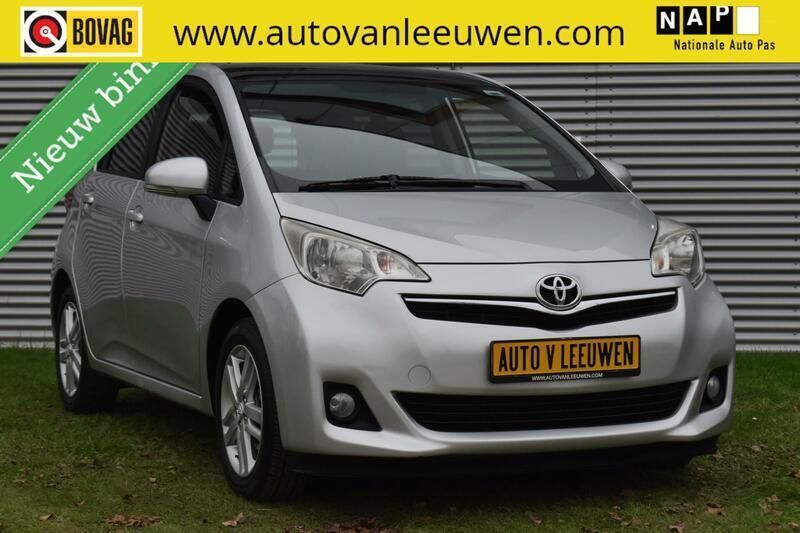 Grijs Gebruikt 2012 Toyota Verso-S MPV | € 9.920 (Iets duurder) - Afbeelding 1/4