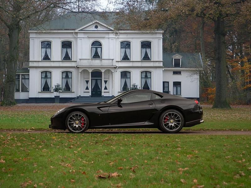 Zwart, metallic lak Gebruikt 2008 Ferrari 599 Coupé | € 139.500 - Afbeelding 1/4