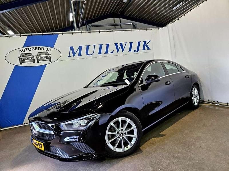 Zwart Gebruikt 2022 Mercedes 180 Business Sedan | € 28.950 (Goede deal) - Afbeelding 1/4