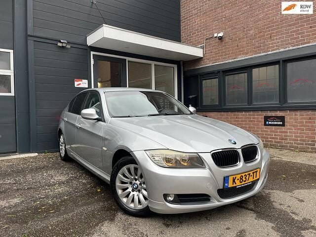 Grijs Gebruikt 2009 BMW 318 Executive Sedan | € 8.250 (Iets duurder) - Afbeelding 1/4