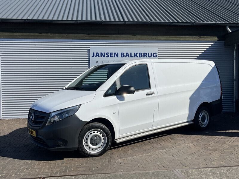 Wit Gebruikt 2021 Mercedes Vito MPV | € 14.900 (Eerlijke prijs) - Afbeelding 1/4