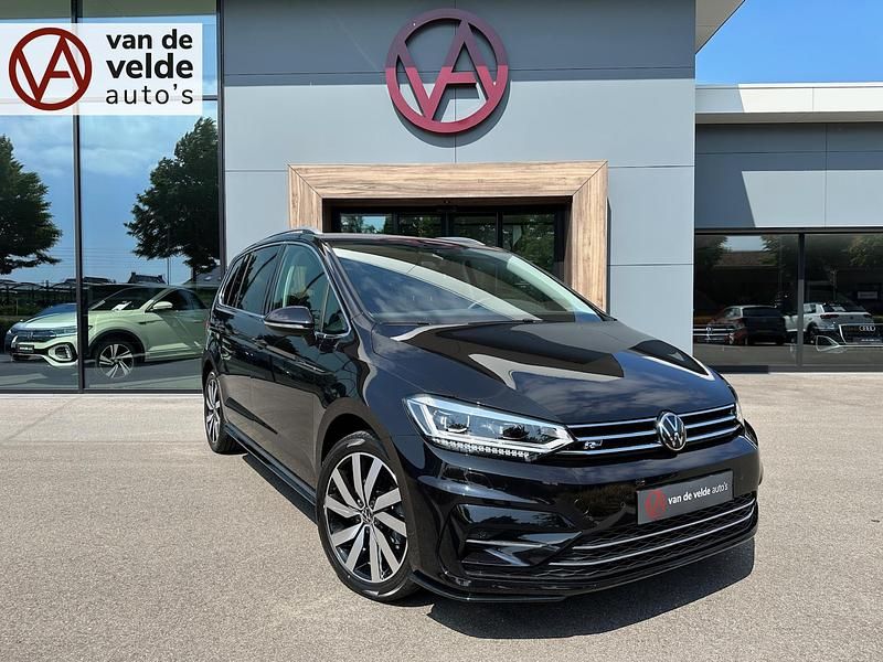 Mpv Gebruikt 2024 VW Touran Highline MPV | € 45.945 - Afbeelding 1/4