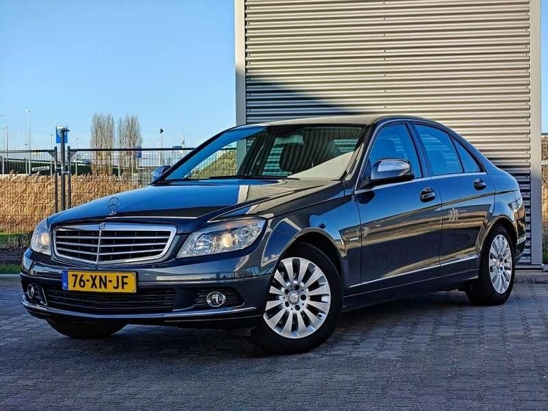 Grijs Gebruikt 2007 Mercedes C220 Elegance Sedan | € 6.950 (Eerlijke prijs) - Afbeelding 1/4