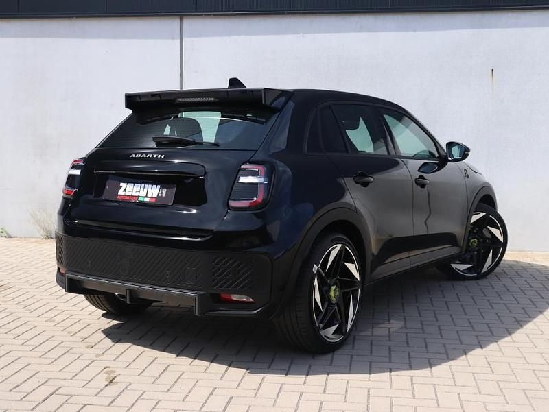 Nieuw Abarth 600e Turismo 236 kW (322 PK) 2025 Zwart SUV