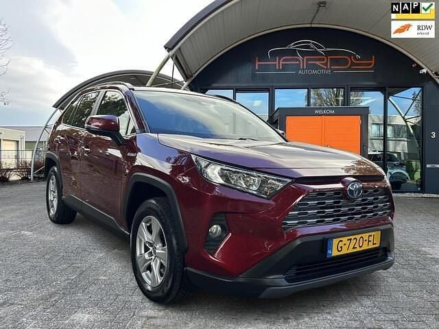 Rood Occasion 2019 Toyota RAV4 Active SUV | € 23.380 (Eerlijke prijs) - Afbeelding 1/4