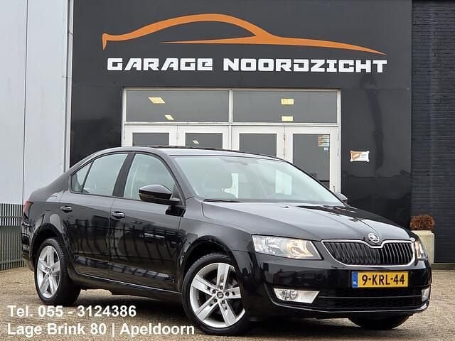 Zwart Gebruikt 2013 Skoda Octavia Ambition Hatchback | € 6.995 (Iets duurder) - Afbeelding 1/4