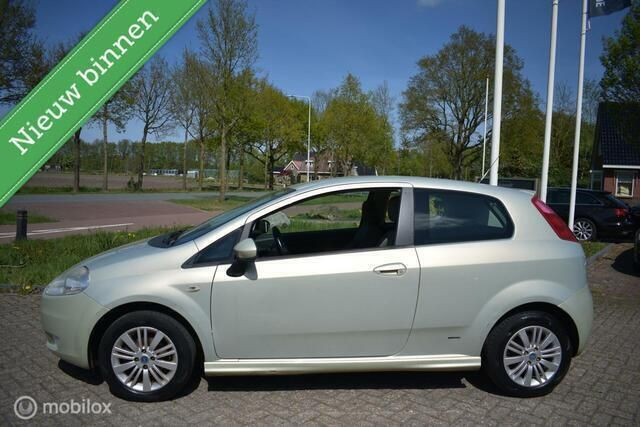 Beige Gebruikt 2006 Fiat Grande Punto Hatchback | € 1.750 (Eerlijke prijs) - Afbeelding 1/4