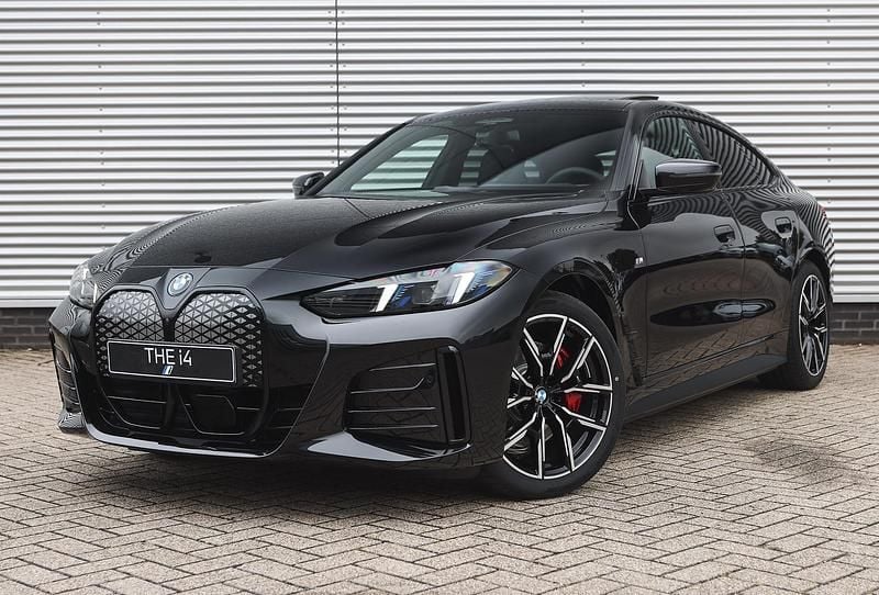 Zwart Nieuw 2025 BMW i4 Comfort Edition Sedan | € 80.900 (Iets duurder) - Afbeelding 1/4