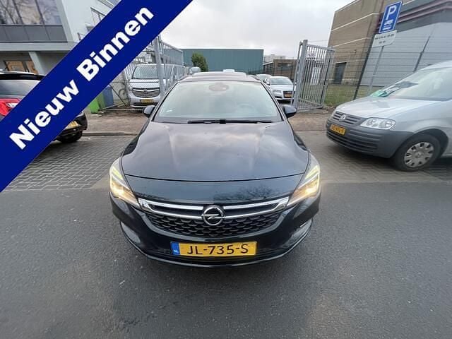 Groen (parellak) Occasion 2016 Opel Astra Business Stationwagen | € 5.900 (Eerlijke prijs) - Afbeelding 1/4