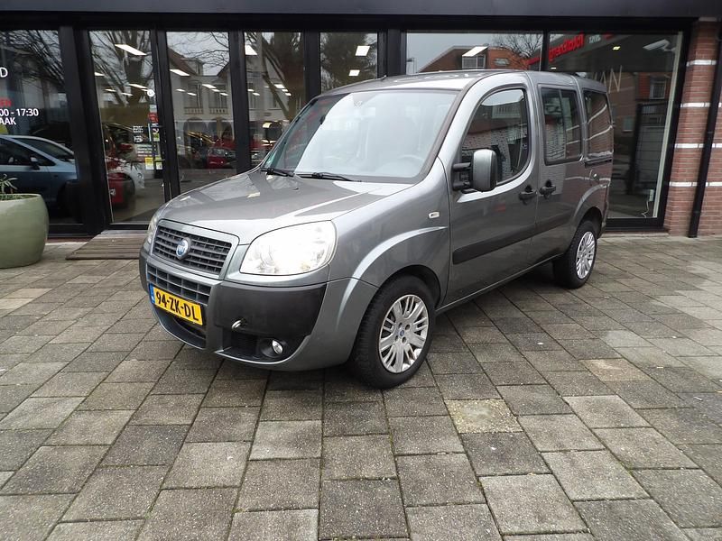 Occasion Fiat Doblò Dynamic 78 PK (57 kW) 2008 Grijs MPV