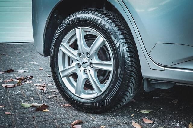 Occasion Subaru Trezia 99 PK (72 kW) 2011 Grijs Hatchback