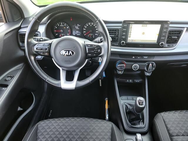Zwart Gebruikt 2017 Kia Rio Comfort Hatchback | € 11.600 (Eerlijke prijs) - Afbeelding 1/2