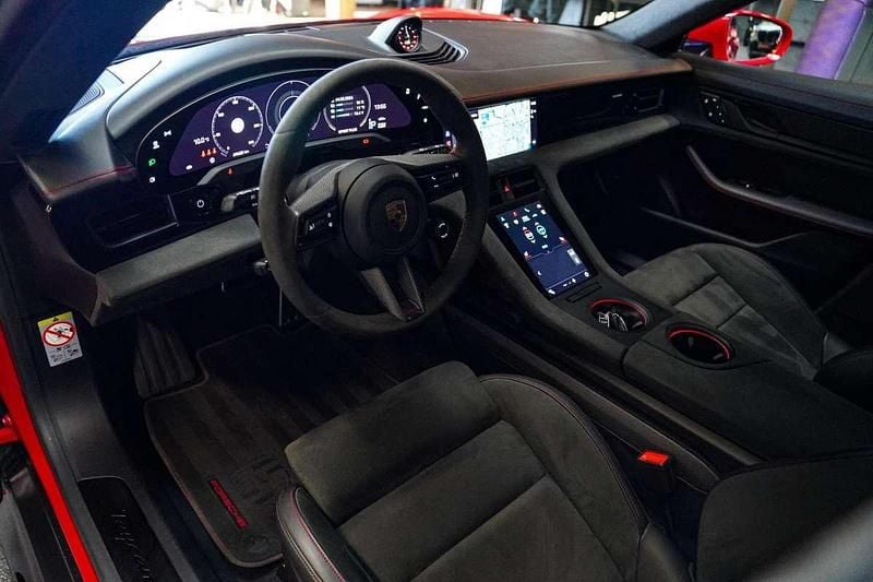 Occasion Porsche Taycan Sport Turismo 380 kW (517 PK) 2022 Rood Stationwagen