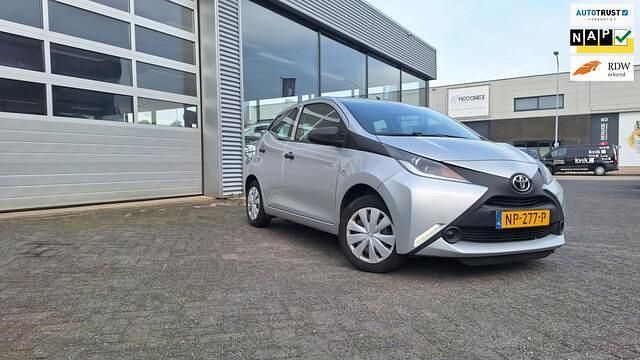 Grijs Gebruikt 2017 Toyota Aygo Hatchback | € 6.499 (Goede deal) - Afbeelding 1/1