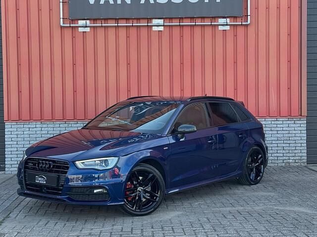 Blauw, metallic lak Gebruikt 2015 Audi A3 Sportback S-Line Hatchback | € 17.990 (Eerlijke prijs) - Afbeelding 1/4