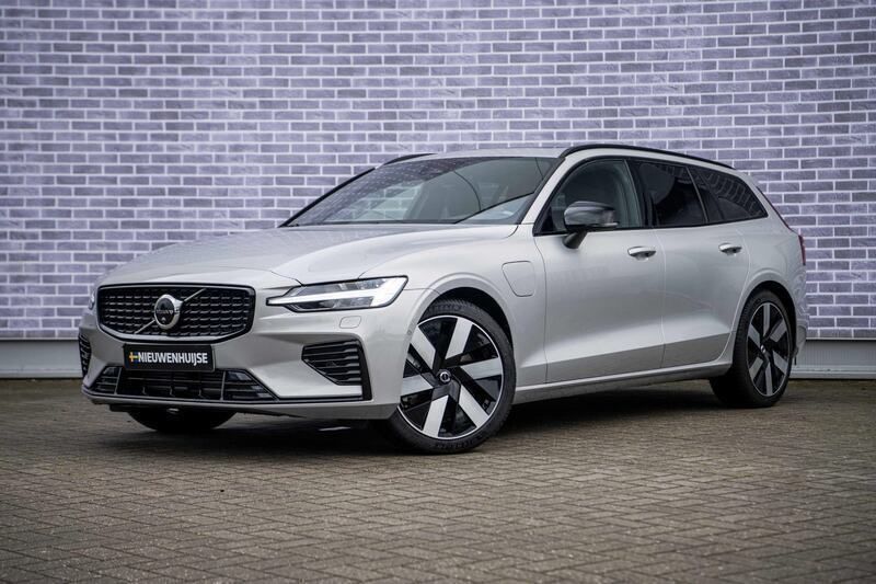 Grijs Gebruikt 2024 Volvo V60 Ultra Stationwagen | € 48.399 (Eerlijke prijs) - Afbeelding 1/4