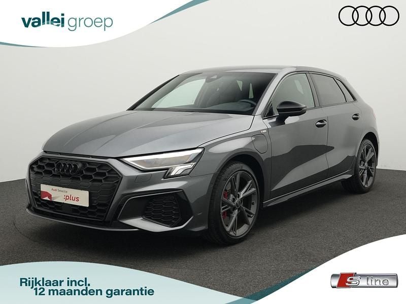 Grijs Gebruikt 2023 Audi A3 Sportback e-tron Competition Sedan | € 38.900 (Eerlijke prijs) - Afbeelding 1/4