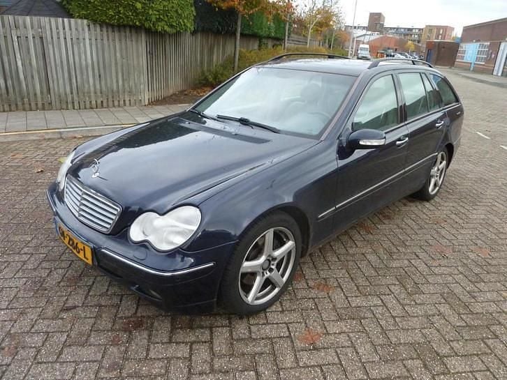 Blauw Occasion 2001 Mercedes C320 Elegance Stationwagen | € 1.950 (Eerlijke prijs) - Afbeelding 1/4