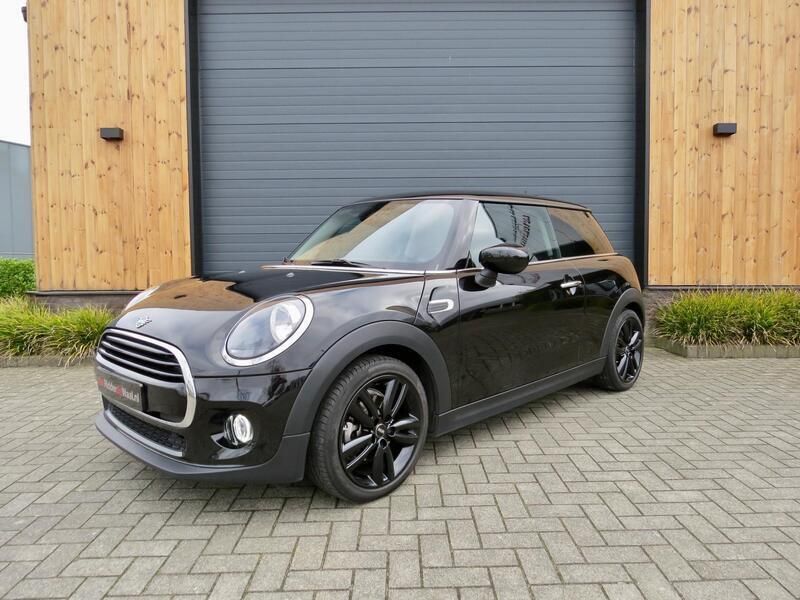 Zwart, metallic lak Gebruikt 2020 Mini Cooper Hatchback | € 18.950 (Eerlijke prijs) - Afbeelding 1/4
