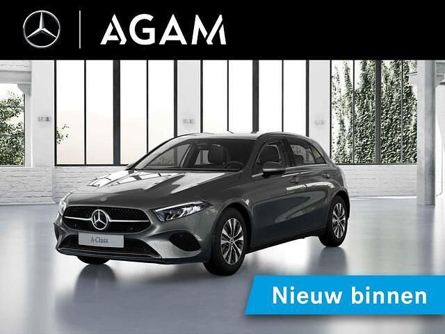 Grijs Nieuw 2025 Mercedes A180 Business Hatchback | € 43.900 - Afbeelding 1/4