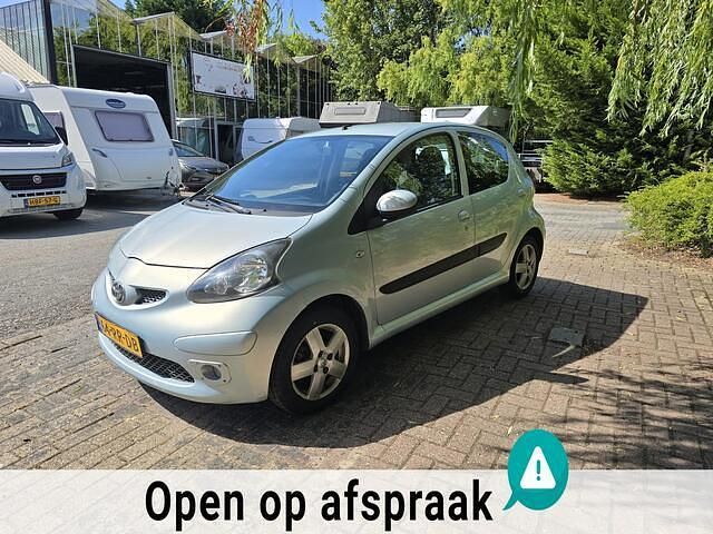 Occasion Toyota Aygo Sport 68 PK (50 kW) 2005 Blauw Hatchback