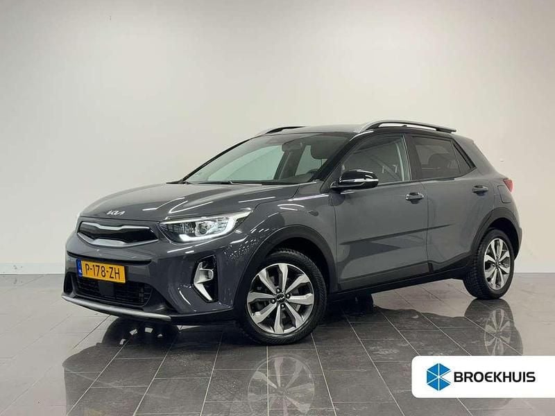 Grijs Occasion 2022 Kia Stonic SUV | € 16.950 (Goede deal) - Afbeelding 1/4