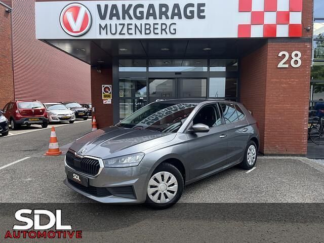 Grijs, metallic lak Gebruikt 2022 Skoda Fabia Ambition Hatchback | € 14.445 (Goede deal) - Afbeelding 1/4